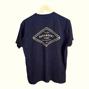 𝅺FENDER Paramount Series black and gold t-shirt, size Medium